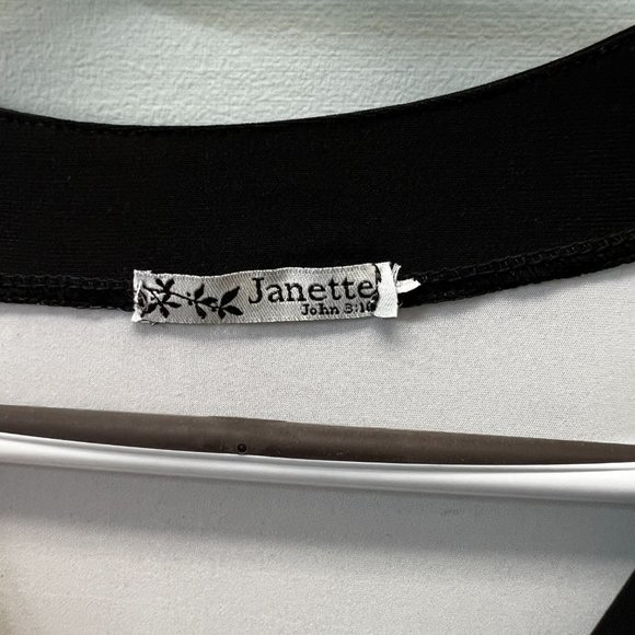 Cute v-neck dress with back tie - Picture 3 of 5